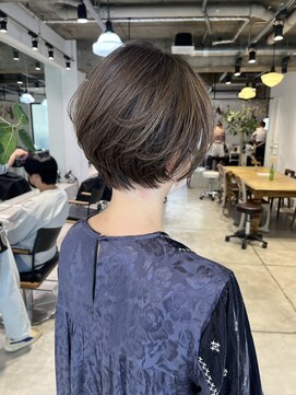 キャロルガーデンズ ボコカ 表参道(Carroll Gardens bococa) 【華頂】ケアブリーチ/ハイライト/ボブ