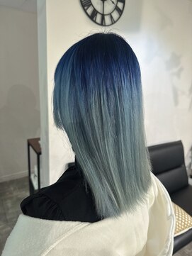 イリ 梅田(ili) 【シャドゥルーツ】ブルー×ホワイト