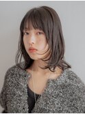 ミディアムウルフでおしゃれ女子　2