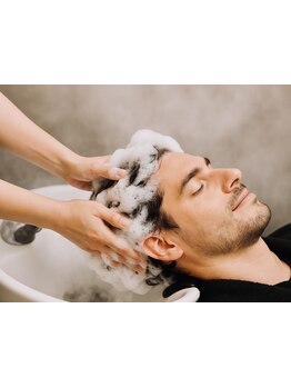 極上ヘッドスパで頭皮の汚れも疲れもスッキリ！頭皮を整え髪質改善する本格スパを体感◎【【北千住駅近】