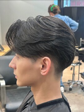 トゥイン 八王子(TWIN) メンズリバースセンターパートニュアンスパーマブルーブラック