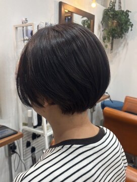 トライフ バイ アカラ(Trife by AKARA) 前下がり丸みショート