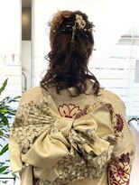 イング(ING)&nbsp;ハーフアップ巻き髪アレンジ