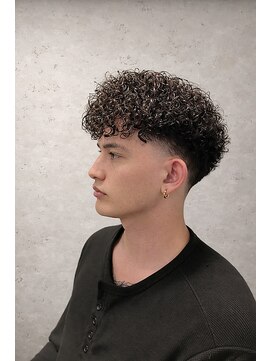 ワンワンオー バーバーショップ 長浜店(@110 BARBER SHOP) 【男の色気】スペニッシュカール×ローフェード