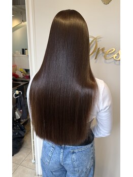 ドレス(hair design & care DRESS)の写真/根元がペタンとつぶれない♪空気感のある、やわらかな手触りが自慢のフローディアストレートがオススメ☆