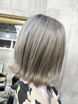 ミラク 町田(MIRAC) 【MIRAC町田店河原崎】シルバーグレージュミディボブ