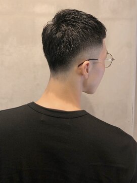 フランクスバーバーリザーブ 人形町店(FRANK’S BARBER RESERVE) クロップバーバーフェードスタイル y