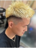 フェード短髪/アップバング/金髪ショート／バーバースタイル