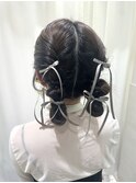 ツインシニヨン×リボン/結婚式お呼ばれヘア/参列ヘア