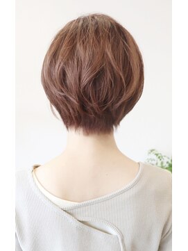 アイ(I.) 【 Ｉ. 】30代からの襟足すっきり前下がりショートボブ　川口