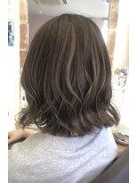 ドゥ スタイル 三国ヶ丘店(Duex Style)&nbsp;白髪暈しハイライト×インナー×洗練された柔らかさ、アイスモス