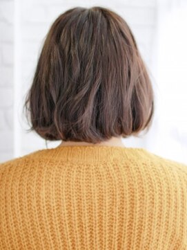 ヘアメイク ナル(hair make nalu) ショートバングのゆるカールスタイル