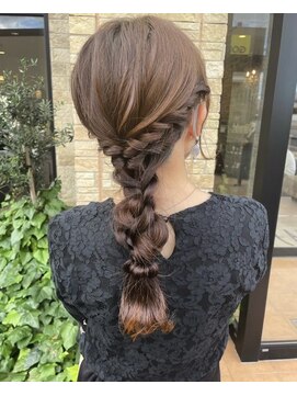 アース コアフュールボーテ 新潟紫竹山店(EARTH coiffure beaute) モカベージュアドミオローポニーアレンジ
