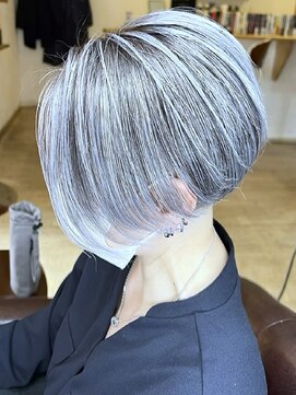 ブレイズヘアー(BLAZEhair) 【完全脱白髪】ホワイトシルバーバレイヤージュ×ブリーチ２回