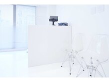 ニューカマー バイ ヘッドライト シブヤ(NEW COMER by HEADLIGHT shibuya)の雰囲気（毎月でもヘアカラーやケアメニューが楽しめる価格で提供）