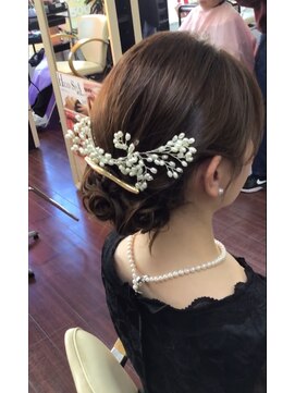 ヘアサロン ユニティ(Hair Salon Unity) カールシニヨン