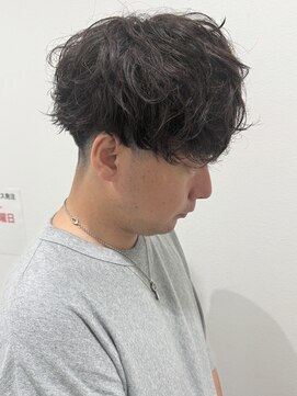 ヒュイル バイ ニアウ(Hwyl by Niau) メンズマッシュパーマルーズパーマスパイラルパーマ刈り上げ