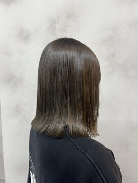エルフレームバイワンラヴェスト(L'FLAME by one Lovest) ダメージレス仕上げのツヤ感切りっぱなしボブ/長野駅前