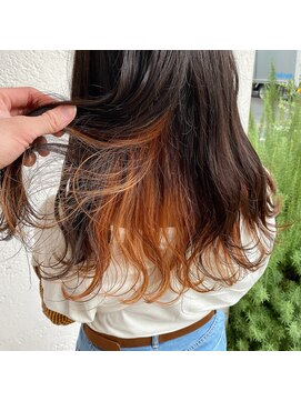 シダ(sida SAIIN) 20代30代ゆる巻きミディアムインナーオレンジ