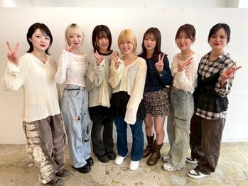 ディフィー 梅田(Defi)の写真/トレンドに敏感な女性スタッフが多数在籍♪"なりたい"のご相談はもちろん、サロンで過ごす時間も特別に…＊