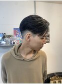メンズカットフェード前下がりセンターパート刈り上げ