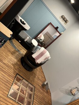 ヘアリビングアローネ(Hair Living Allone)の写真/友達の家に遊びに行く感覚で♪かしこまらない接客と納得の技術で、家族で通えるあたたかい美容室です◎