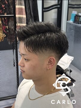 カルロイースタイル(CARLO e-style) スキンフェード／アップバング／直毛