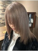 大人の魅力引き出すホワイトヌードベージュ