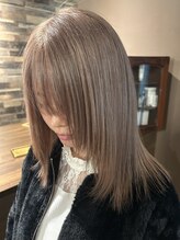 ミスター(Mr,) 大人の魅力引き出すホワイトヌードベージュ