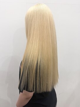 ロックス バイ マグ 松本(rocks BY MAG) ハイトーンカラーブリーチブロンドヘア抜きっぱなしロング