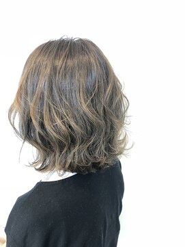 シー(S.H.E) グレイベージュカラー