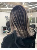 コントラストのある繊細なバレイヤージュ