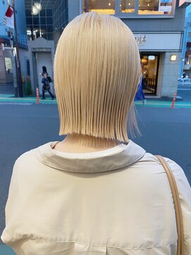 シエル バイ ケンジ 登戸 生田(CIEL by KENJE) 【ブリーチのみ】切りっぱなしボブ×ブロンドヘア