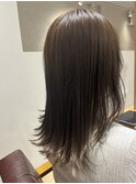 【ハイトーングレージュ×外はねミディ】