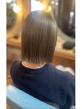 シークレットミラーズ(SECRET MIRRORS) ダブルカラー(シルバーベージュ)×ぱっつんボブ