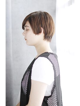 シュシュット(chouchoute) ミニウルフホワイトグレージュデジタルパーマチェリーブラウン02