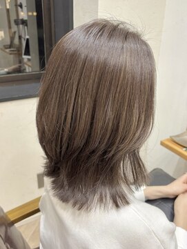 ハーツ(Heart's) ミディアムレイヤー×白髪ぼかしベージュ　40代50代60代