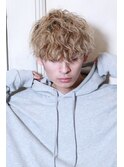 束感波巻きマッシュパーマツーブロックスキンフェード