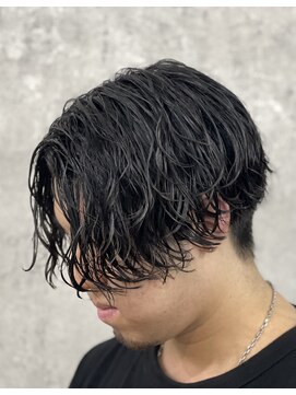 ノイセル 西本町(Noisyle) 色気たっぷりセクシー艶感刈り上げメンズセンタパート