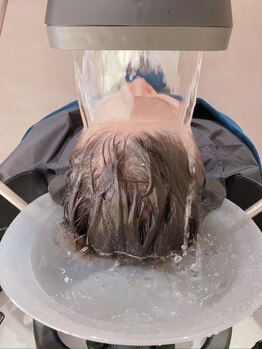 レコ(RECO)の写真/【フルフラットシャンプー台】ヒト幹細胞でエイジングケア体験を◇半個室空間で移動なく受けられるのも◎