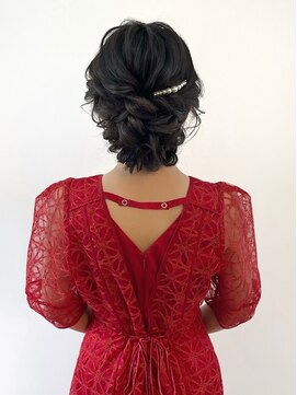 ヘアセット&メイク専門店 カスミ(Kasumi) ルーズなシニヨンスタイル