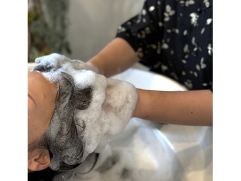 TRANSIT hair&spaの写真/泉佐野駅徒歩4分。頑張る自分へのご褒美に♪頭皮から整える極上ヘッドスパで深いリラックス体験を。