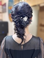 リモア(L I M O A)&nbsp;上品でシンプルな編みおろしヘアアレンジ