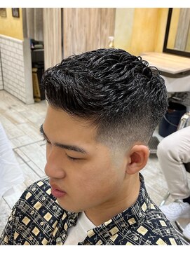 グルーマーズトウキョウ(GROOMER/S TOKYO) アイロンパーマ スキンフェードバーバー GROOME/STOKYO 太田