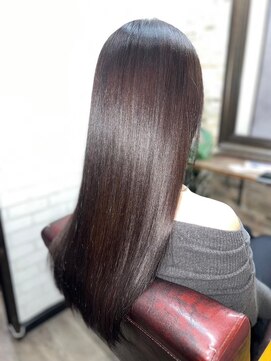 ハサミバイアトリエナガノ 千葉(8sami by atelier nagano) ショートボブ/センターパート/ツヤ髪/グラデーション/イヤリング