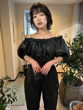 ユヌ(Une) 地毛風ウルフとパーマ