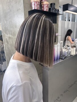 キング 枚方店(K!ng) ハイライトカラーミルクティーベージュレイヤーカット