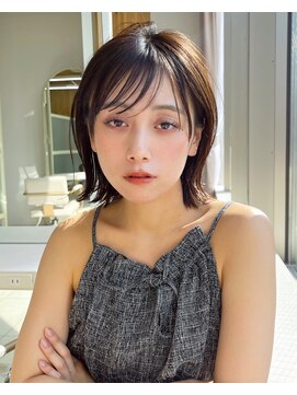 アフロート ディル(AFLOAT D'L) ラフな外ハネと透け感バングで大人の抜け感を演出 くびれヘア