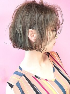 ヌフ(neuf) スモーキーアッシュ、ルーズボブ