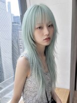 ノラ シンディ(NORA CYNDY)&nbsp;ペールミントカラーハッシュカットハイトーンロングレイヤー
